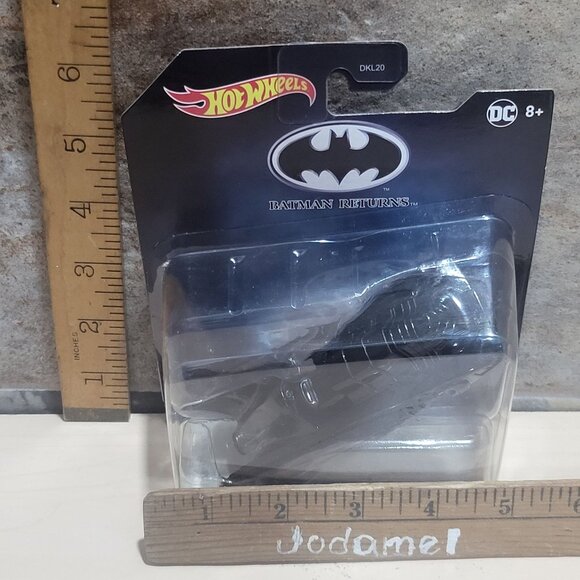 Hot Wheels Armored Batmobile Batman Returns Movie 2021 - Picture 7 of 8